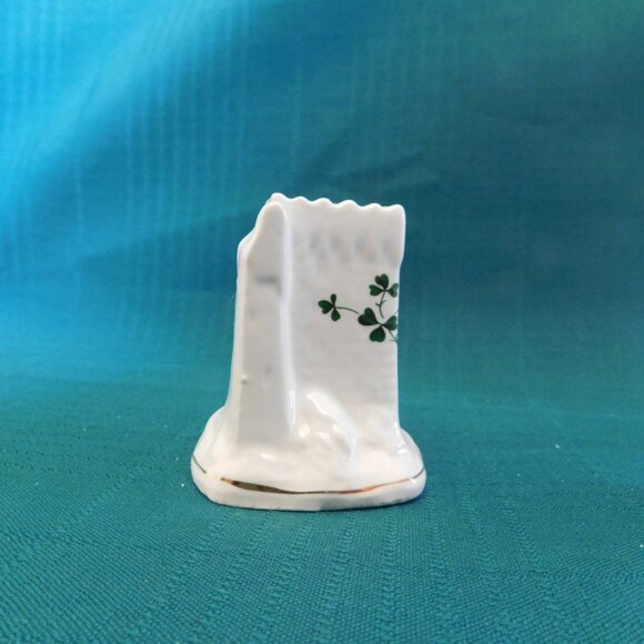 (Sold) Carrigaline Shamrock figural salt and pepper set near mint condition - Picture 3 of 8
